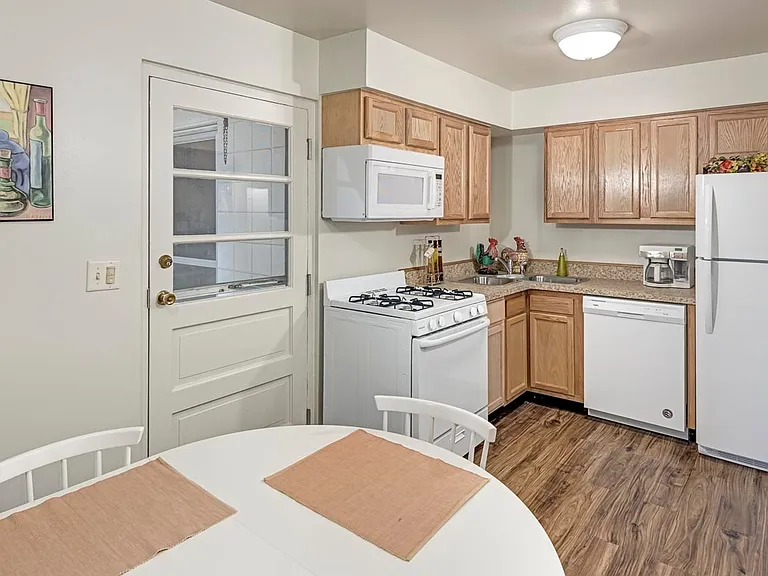 Eden Prairie Apartments — Photo 22