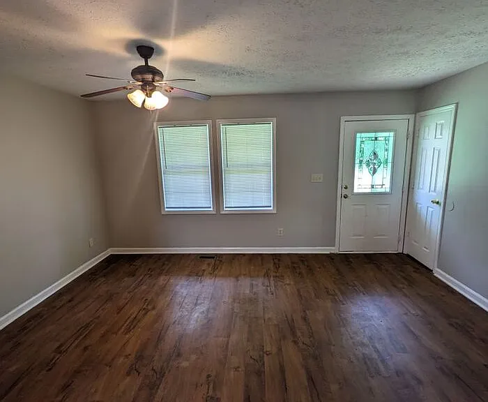 1107 N College Ave — Photo 2