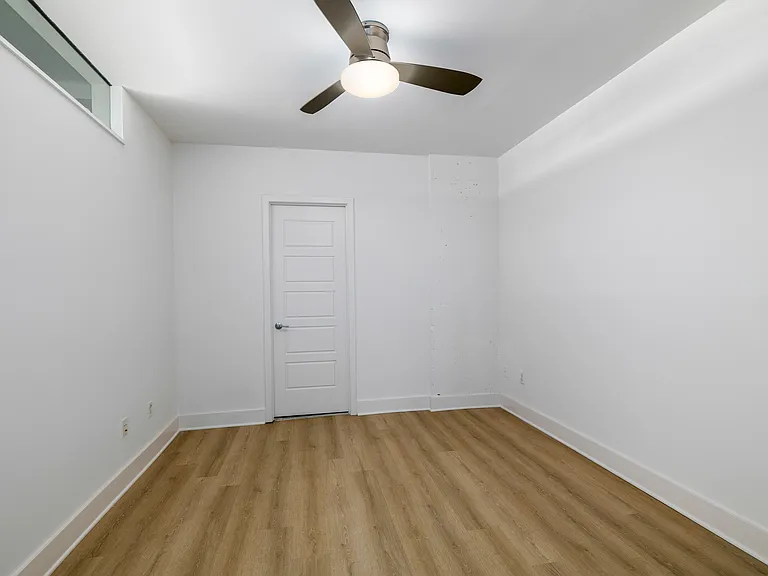 Bedroom at Leo