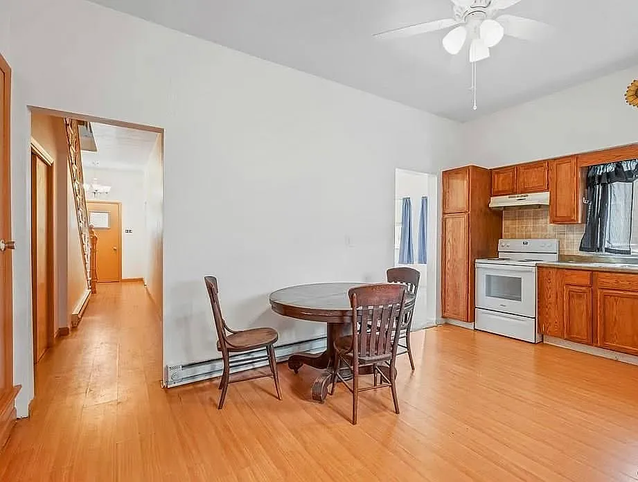 3 bed, 1250 sqft, $740 — Photo 2