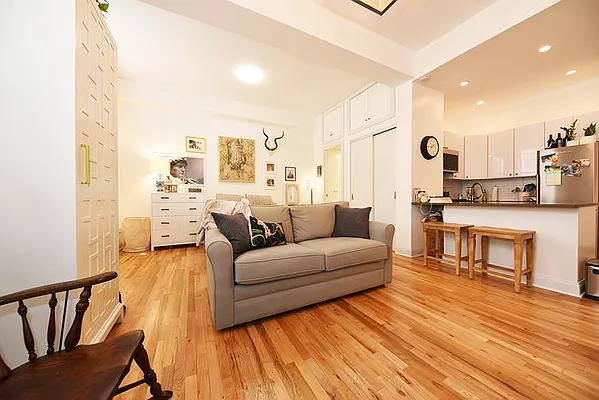 Rented by Buchbinder & Warren | media 15