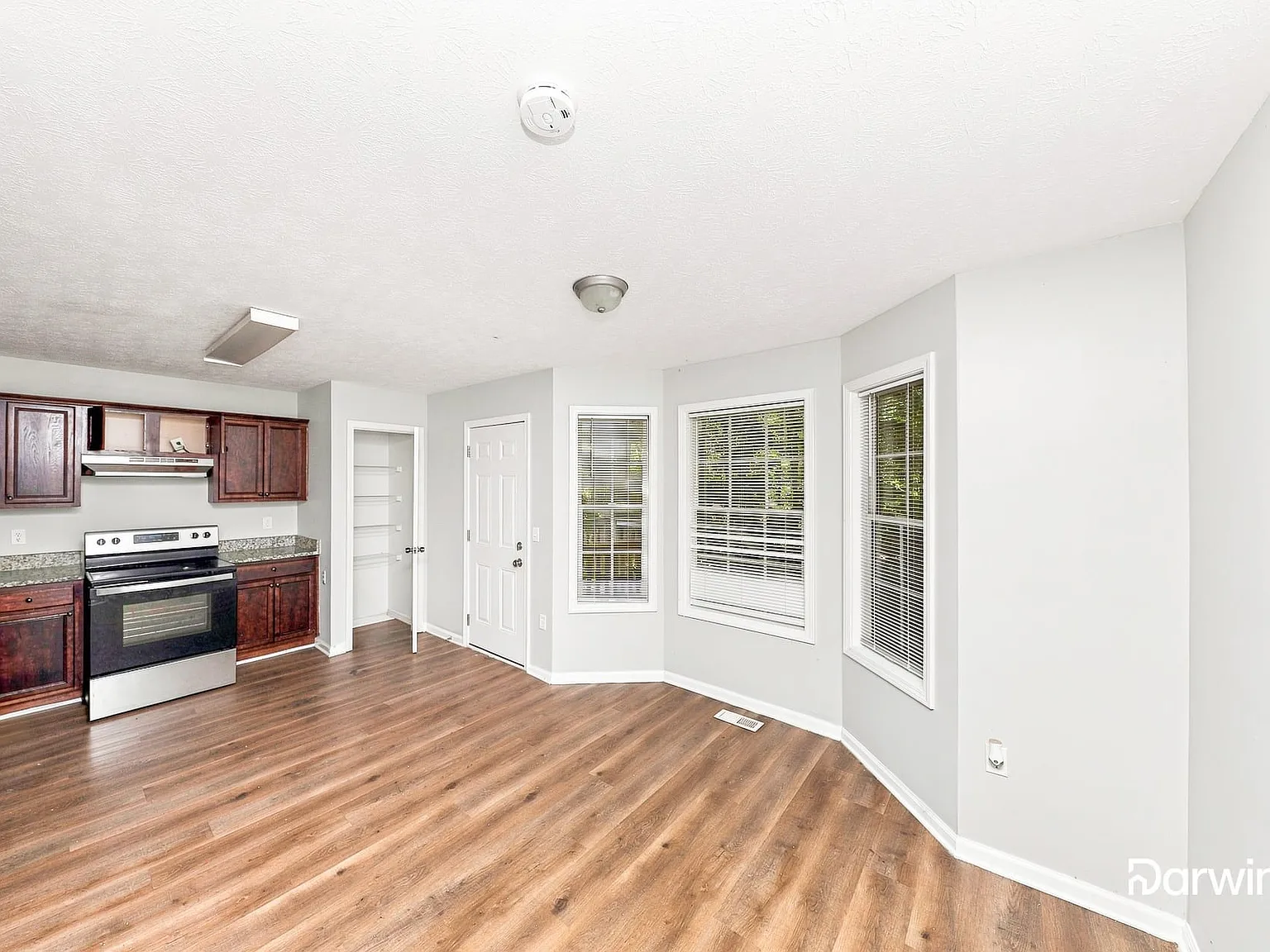 3 bed, 2.0 bath, 1250 sqft, $1,625 — Photo 3