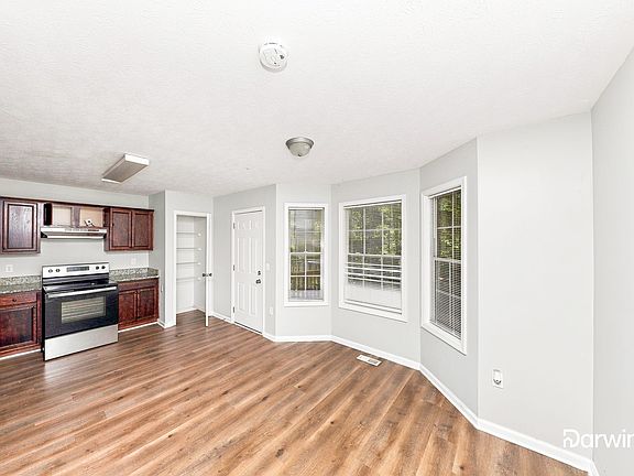 3rd image of 54 Dane Ln