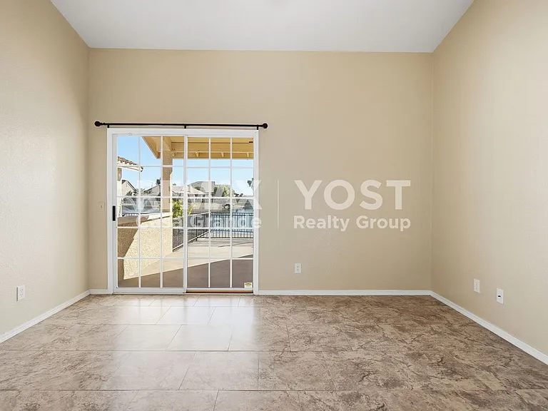 2094 N Sweetwater Dr — Photo 14