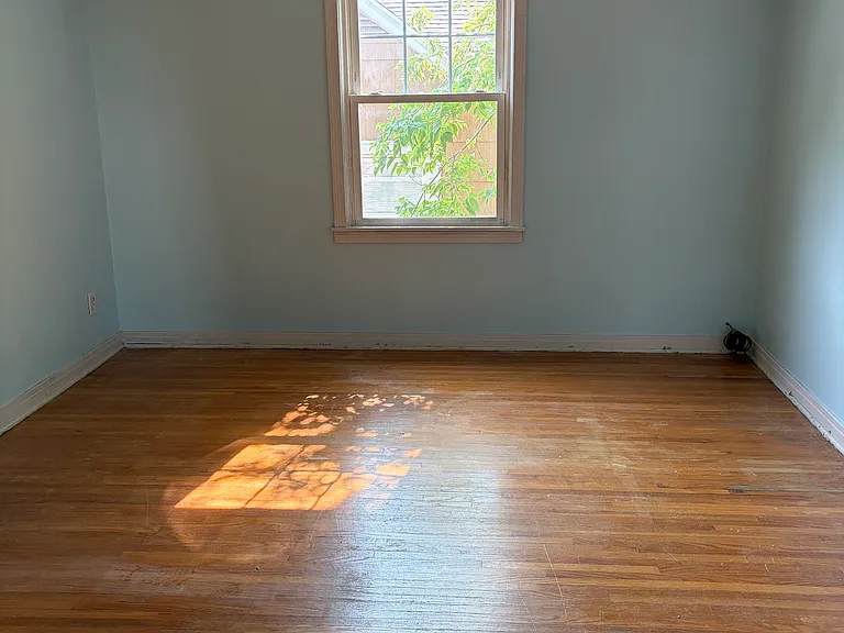 James Ave — Photo 12