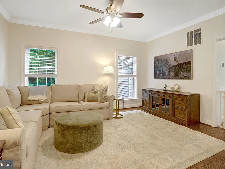 2862 Rosemary Ln — Photo 10