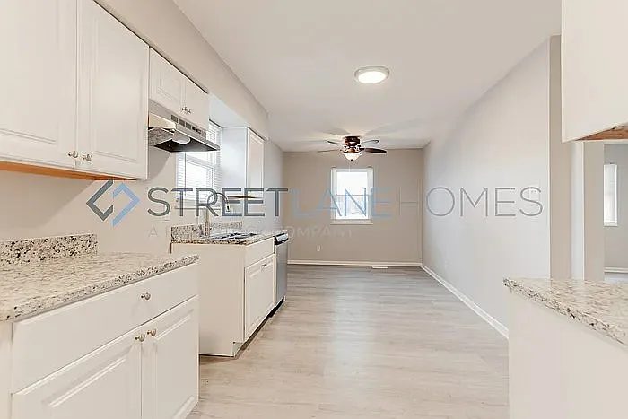 3 bed, 1.0 bath, 1482 sqft, $1,597 — Photo 3