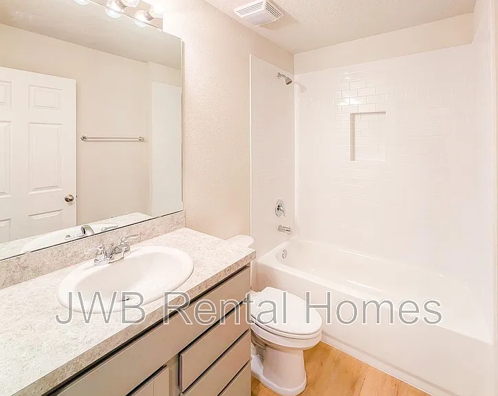 3267 Broadway Ave — Photo 10
