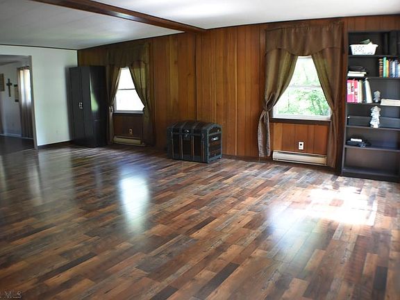 3rd image of 7983 Bedford Valley Rd