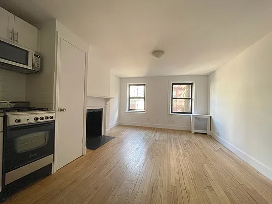 Rented by Compass | media 10