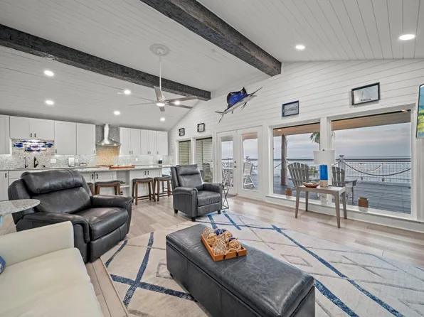 1407 John St, San Leon, TX 77539