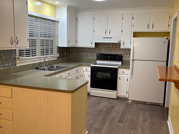 Kitchen - stove, refrigerator, and dishwasher