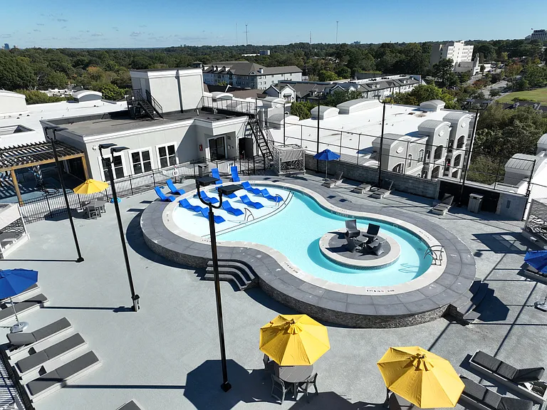 Crest at Midtown — Photo 18