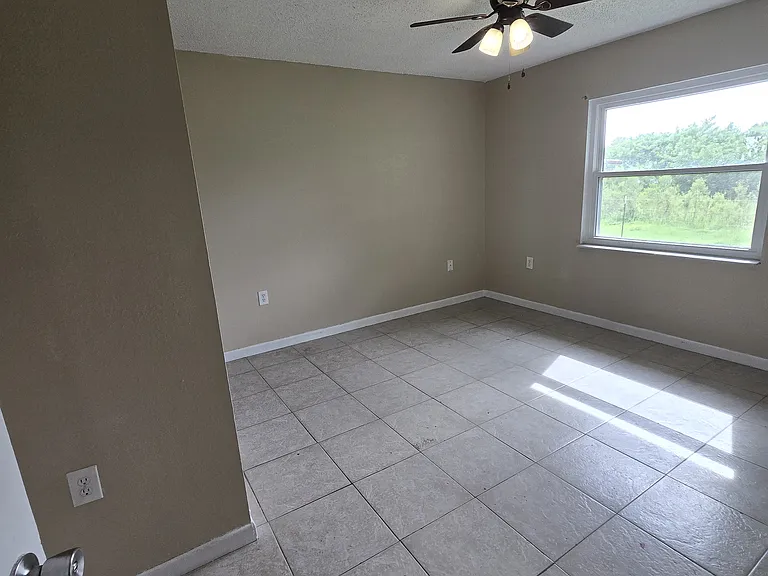 1101 Skyview Blvd #1 — Photo 15
