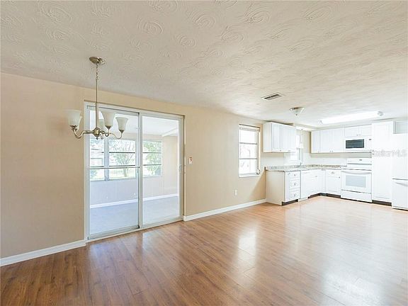5th image of 2704 Margie Pl