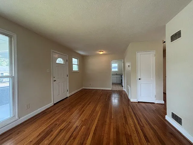 469 McPhee Dr — Photo 6
