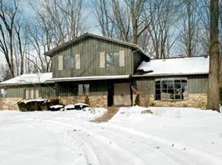 2469 Stockbridge Rd, Akron, OH 44313