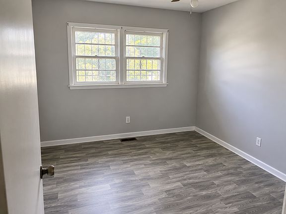 5th image of 914 Chesterfield Dr