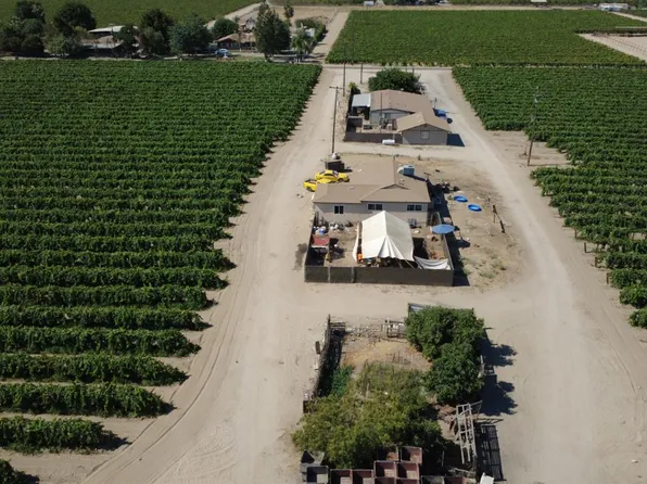 2247 W Magnolia Ave, Caruthers, CA 93609