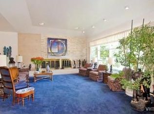 1076 Oak Ridge Dr, Glencoe, IL 60022