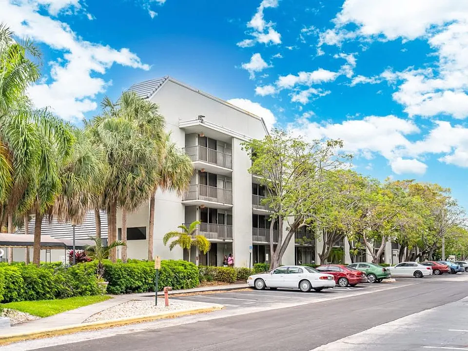 2520 Stirling Rd #207