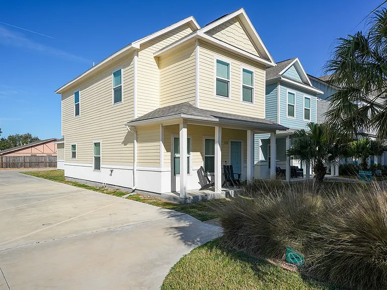 124 Lavaca Cir — Photo 3