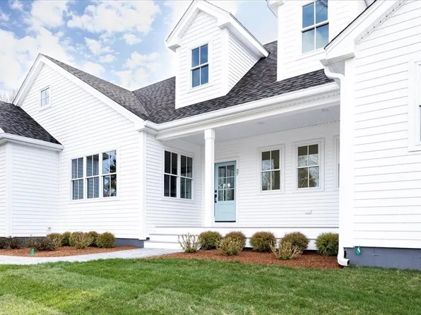 37 Pleasant Lake Ave, Harwich, MA 02645