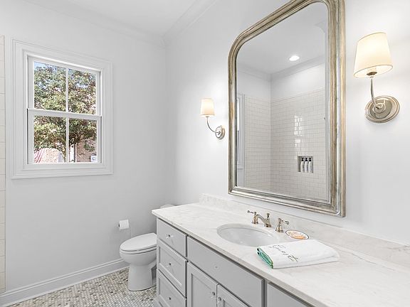 4th image of 111 Highland Dr