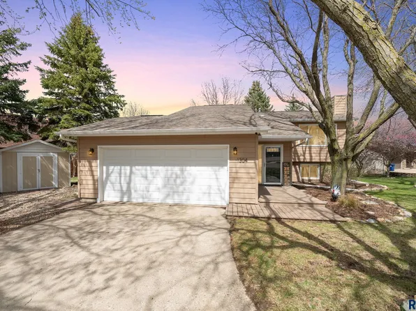 1304 N Tahoe Trl, Sioux Falls, SD 57110