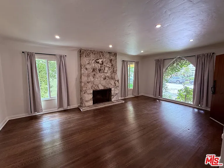 1032 S Crescent Heights Blvd — Photo 2