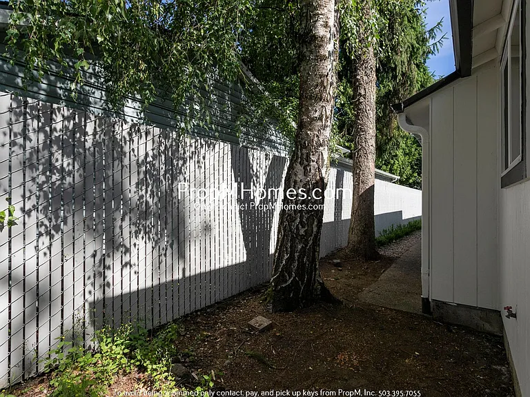 2218 SE Tacoma St — Photo 18