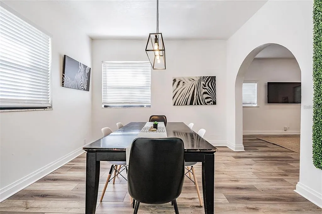 3 bed, 2.0 bath, 1309 sqft, $2,900 — Photo 3