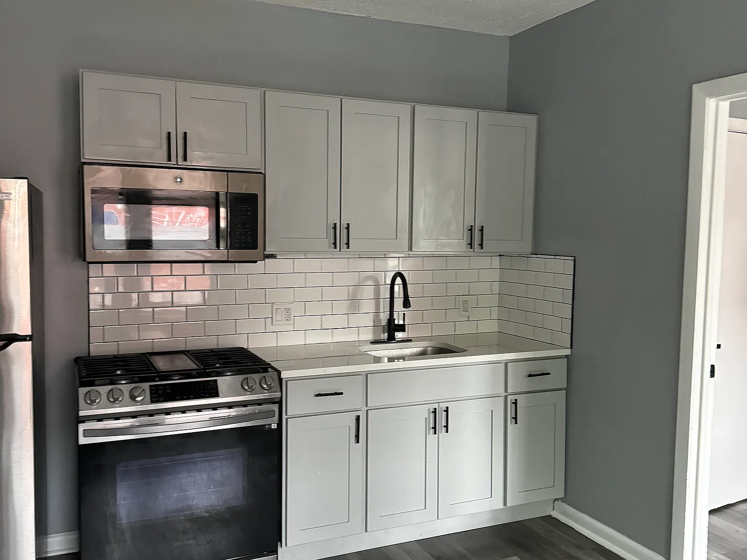 881 Broad St — Photo 2