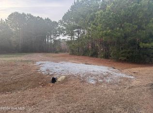 735 Log Cabin Rd, Arapahoe, NC 28510