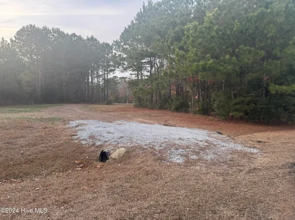 735 Log Cabin Road, Arapahoe, NC 28510