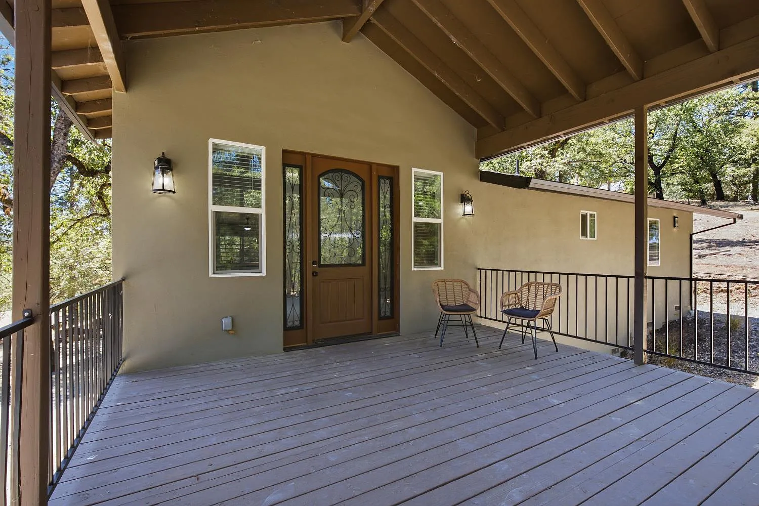 3 bed, 2380 sqft, $3,995 — Photo 3