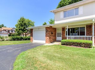 96 Wiltshire Ct, Schaumburg, IL 60193