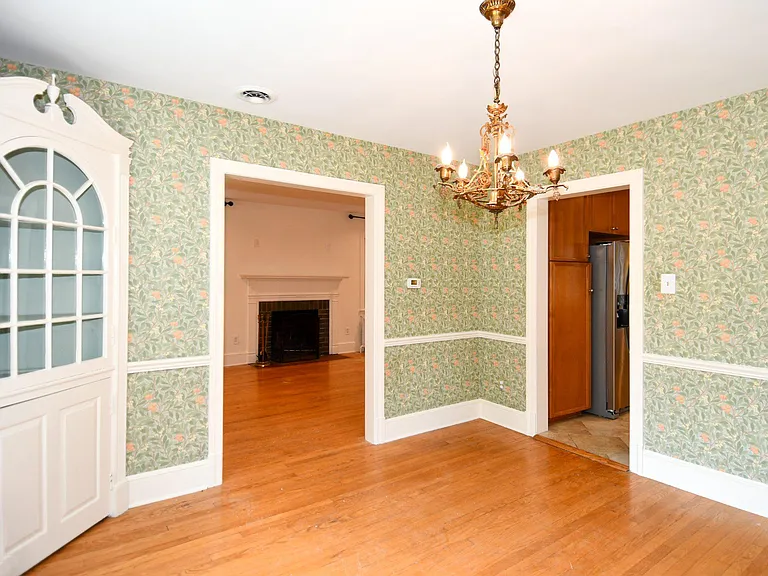 2608 Fordham Rd — Photo 8