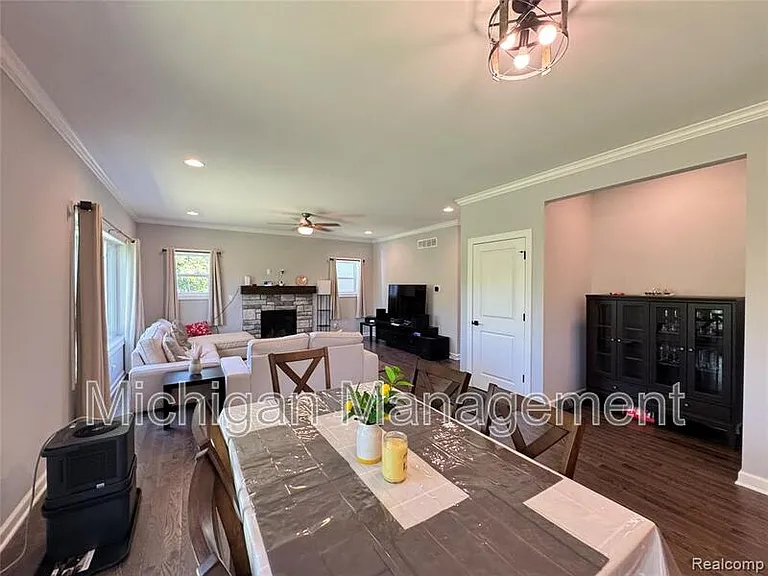 6149 Woodridge Ln — Photo 7