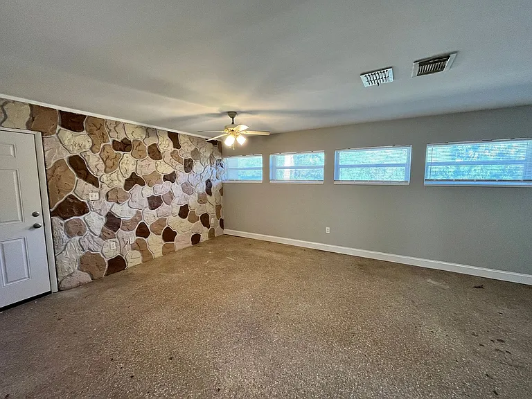 1013 W 3rd St #B — Photo 4