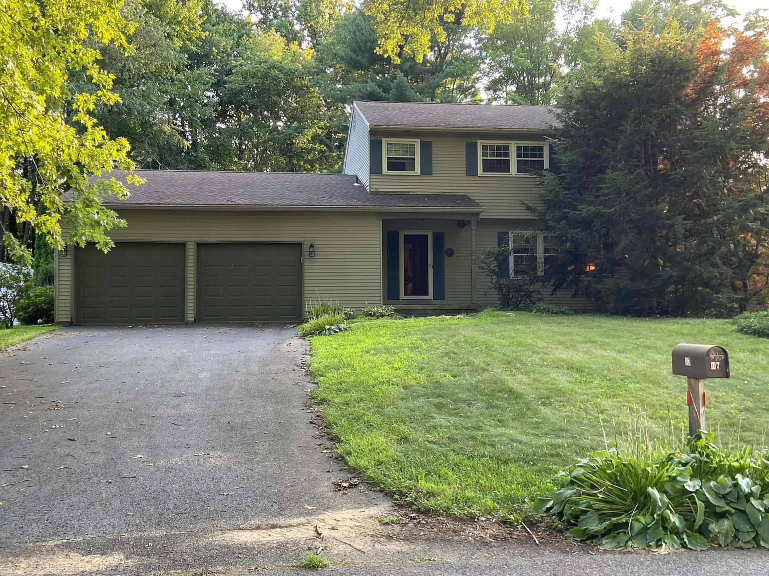 4 bed, 2.5 bath, 2234 sqft, $3,000 — Photo 1