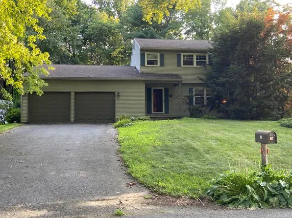 17 Brightonwood Rd, Glenmont, NY 12077