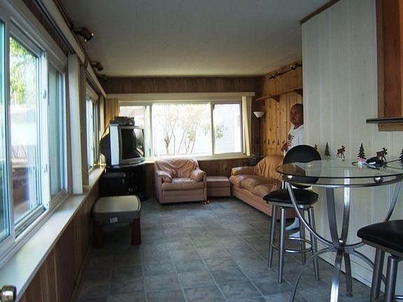 5th image of 7035 Parma Park Blvd