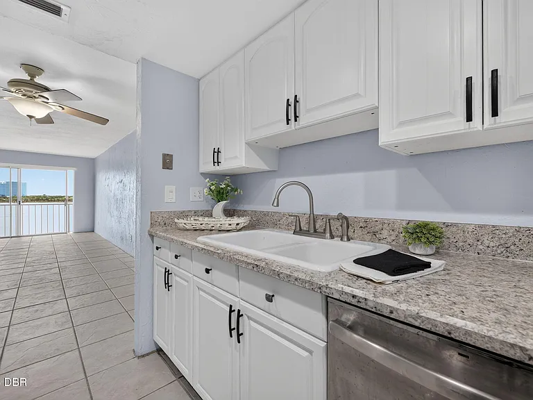 118 S Halifax Ave #402 — Photo 9