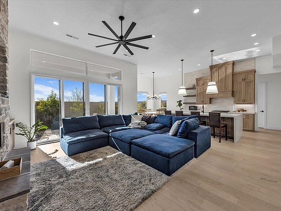 4th image of 404 N Marsala Way