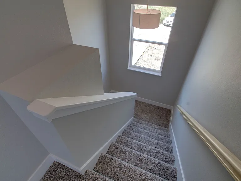 260 SE Waco Pl — Photo 5