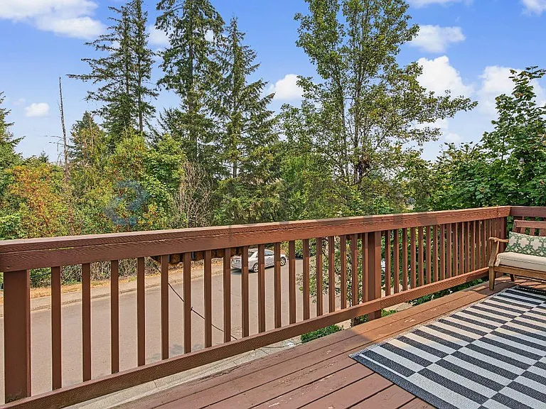 18052 SW Loxley Dr — Photo 6