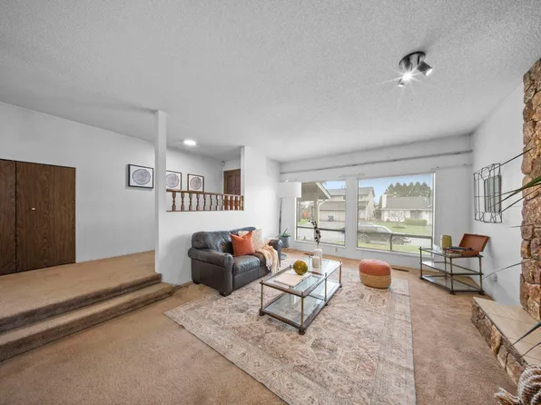 1940 Leacock St, Pt Coquitlam, BC V3C 4V4