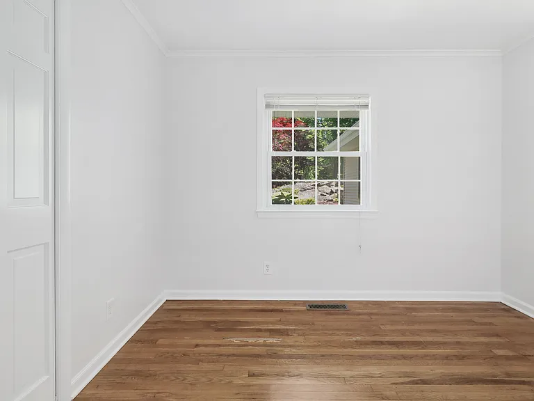 182 Weaver St — Photo 17