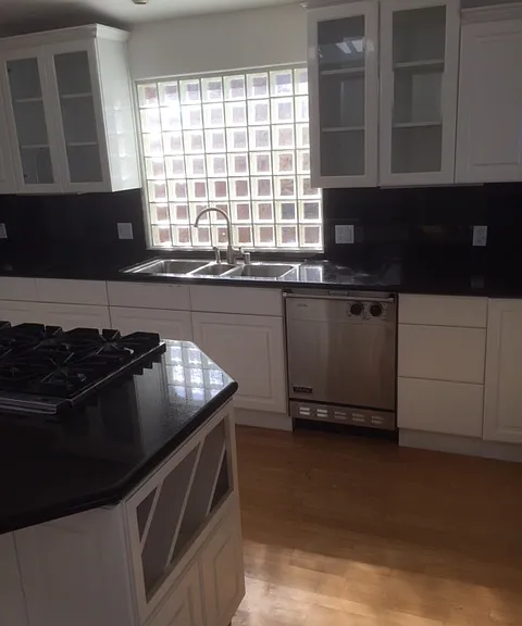 3712 The Strand — Photo 10